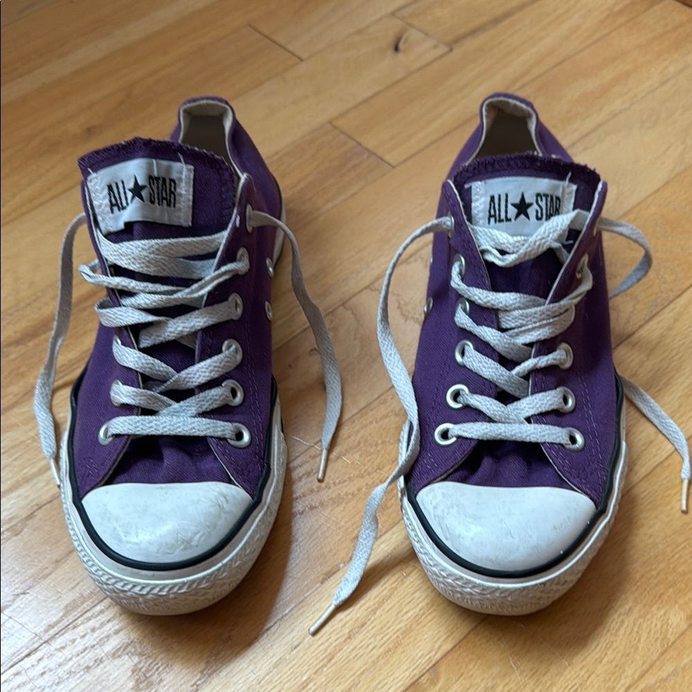 Women's Purple Converse Chuck Taylor All Star Low-Top Sneaker, size 6